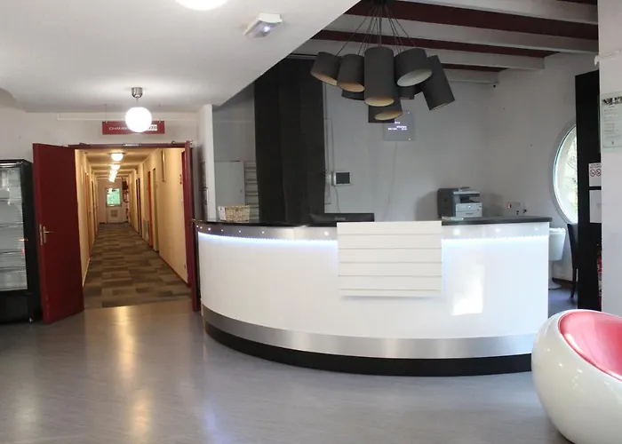 Enzo Premier Prix - Logis Otel 2*