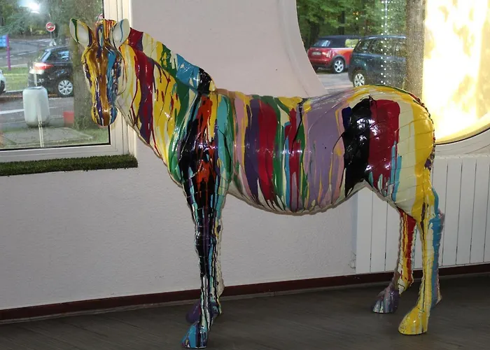 ホテル Enzo Premier Prix - Logis アムネヴィル