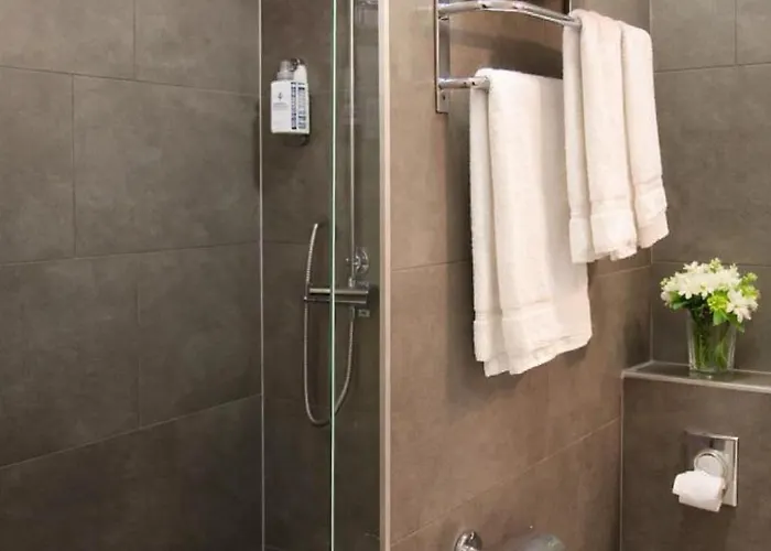 Enzo Premier Prix - Logis Otel