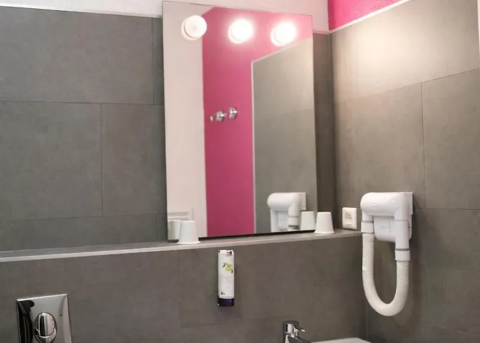 Enzo Premier Prix - Logis 2* Amnéville